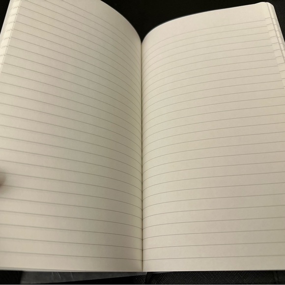 Michael Kors Notebook - Picture 6 of 7